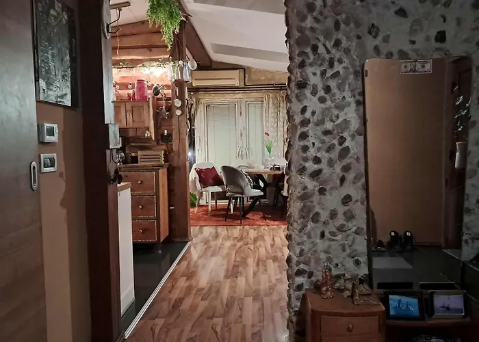 Rose For 4 Guests In Rose *